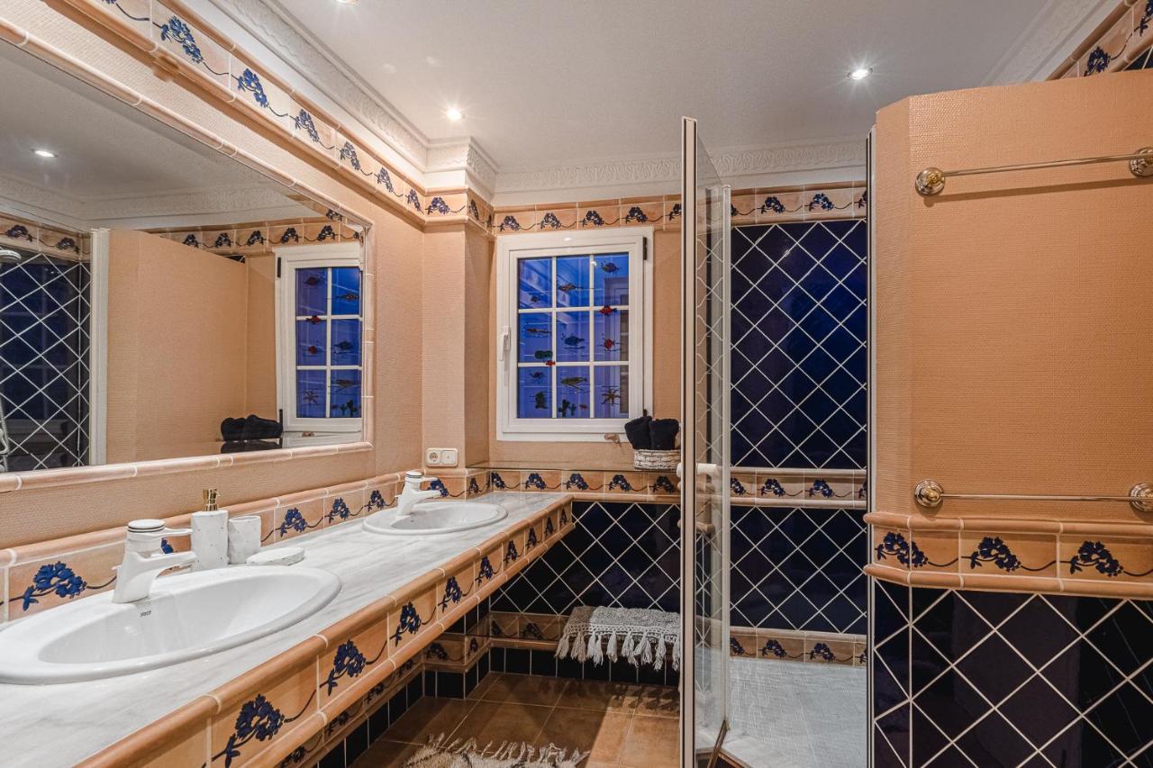 Luxury El Duque Apartament *